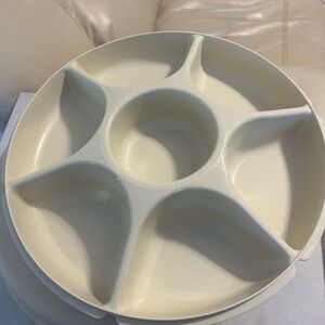 Tupperware 1665 Ivory Divided Serving Tray Vegetable Dip Container With Lid